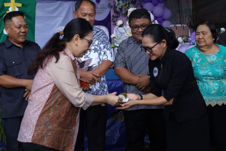 Wakil Bupati Minahasa Vanda Sarundajang Hadiri Festival Nasijaha di GMIM Zaitun Noongan