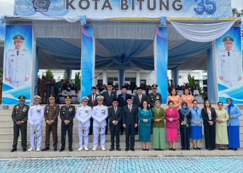 Kapolres Bitung Ikuti Upacara dan Tabur Bunga Peringatan Hari Pahlawan ke-80 Tahun 2025